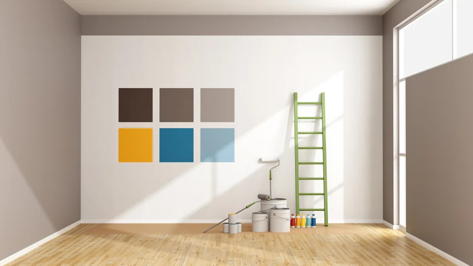 Wunschfarbe - Malerhandewerk Service unterschiedliche Farbfelder an einer Wand mit Farbdosen und Rollen auf dem Boden